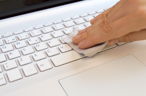 Cleaning the computer keyboard - Toronto House Cleaning