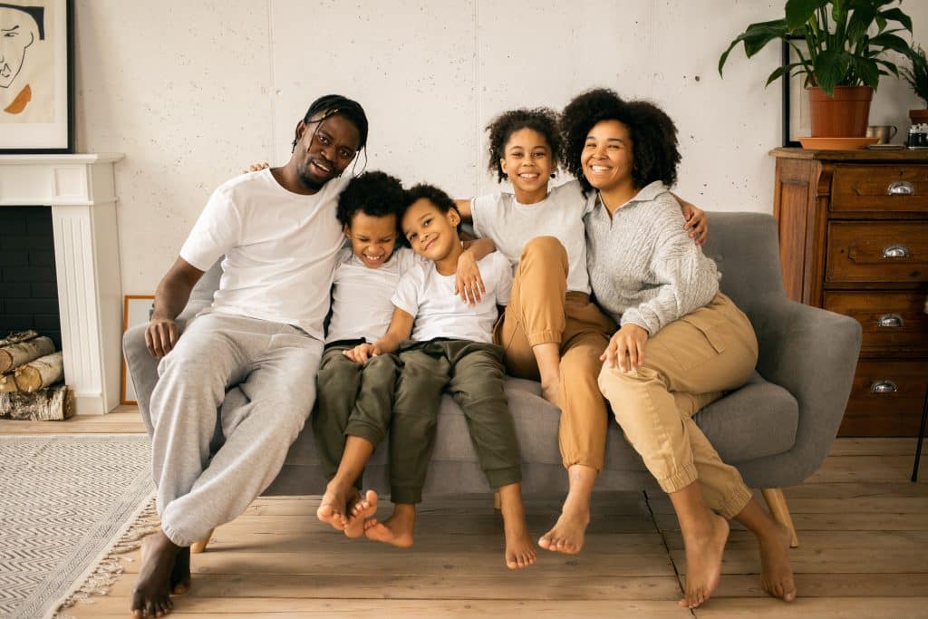 pexels-monstera-7114420 family on couch happy at home